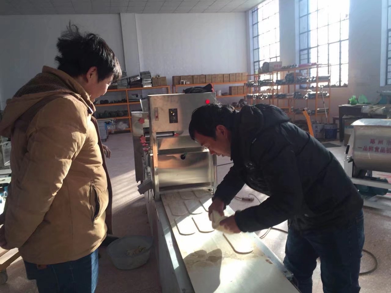 開封客戶調試HMj-6型燴面機